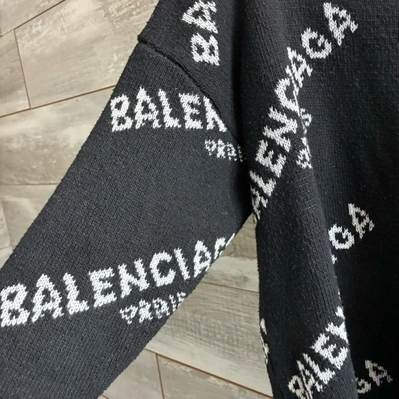 Balenciaga Oversized Sweater - Picture 9 of 17